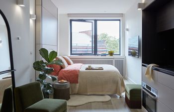 Creative Hill Holiday Home