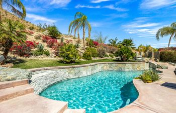 Desert Outlook Holiday Home