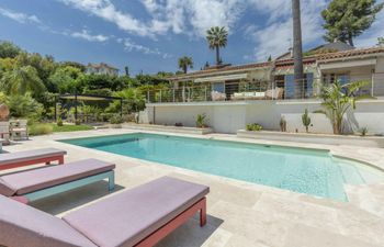 Golden Cove Holiday Home
