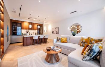 Grand Urban View Holiday Home