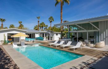 Vivid Hills Retreat Holiday Home