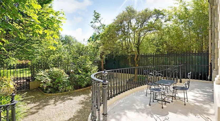 Photo of Beau Jardin