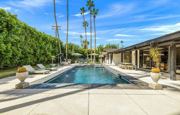 Desert Rose Garden Holiday Home