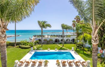 Golden Age Glamour Holiday Home