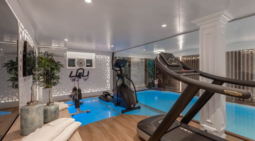 Photo of Golden Age Glamour