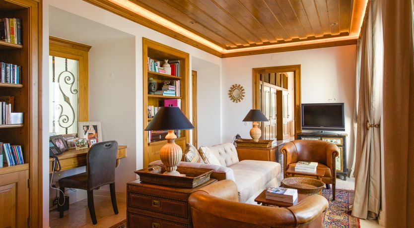 Photo of Romantic Outlook