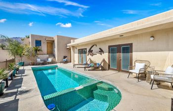 Desert Sunshine Holiday Home