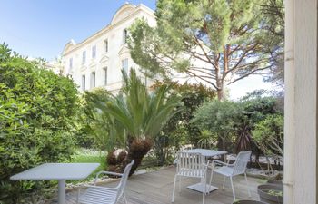 Classic Riviera Holiday Home