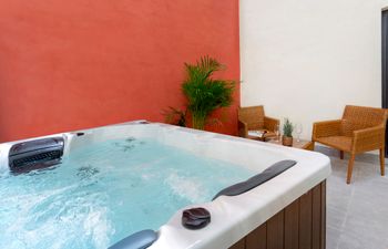 Old Plaza Treasure Holiday Home
