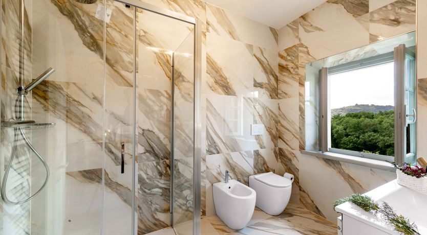 Photo of Arezzo Window