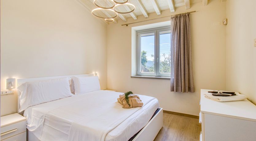 Photo of Arezzo Window