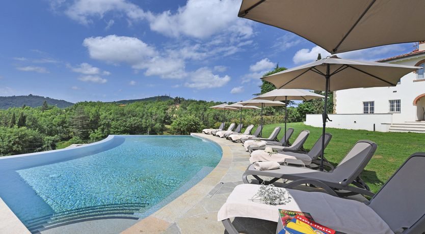 Photo of Arezzo Window