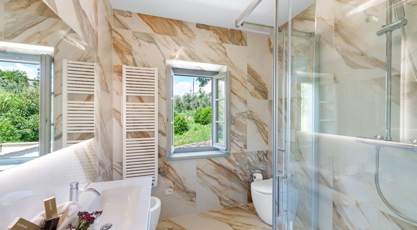 Photo of Arezzo Window