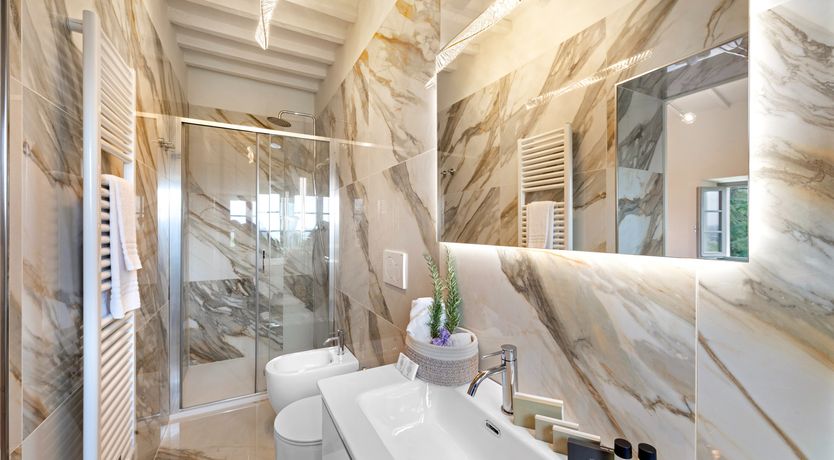 Photo of Arezzo Window