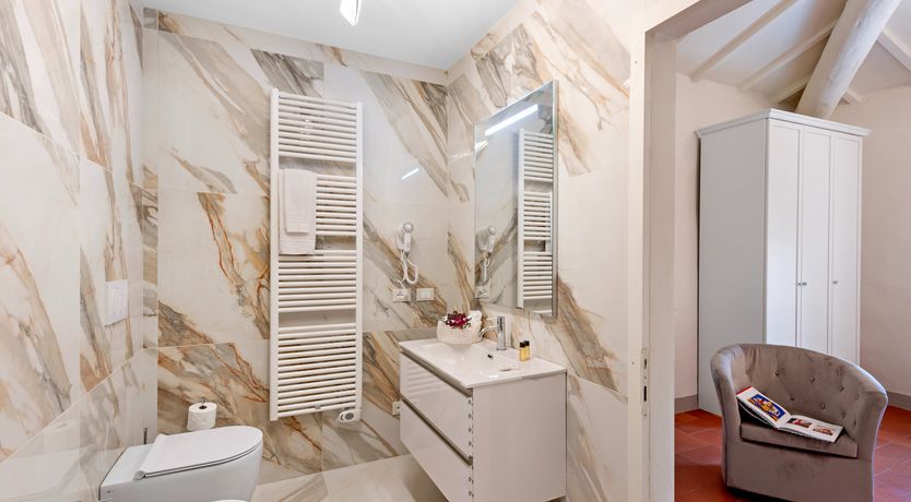 Photo of Arezzo Window