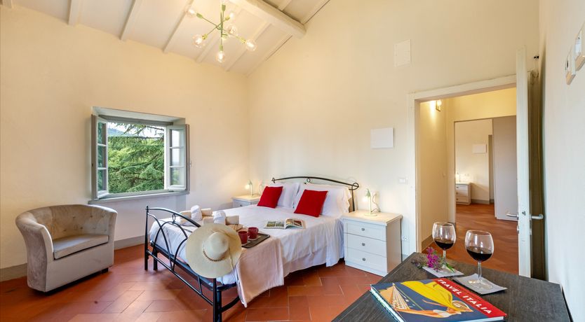 Photo of Arezzo Window