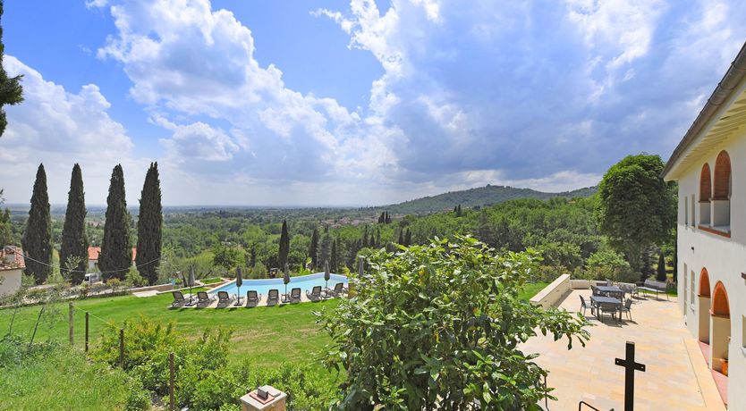 Photo of Arezzo Window
