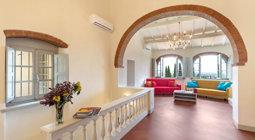 Photo of Arezzo Window