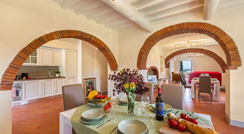 Photo of Arezzo Window