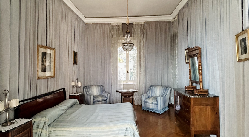 Photo of Vesuvius Views