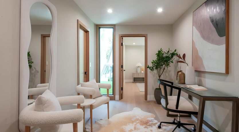 Photo of Studio City Sun