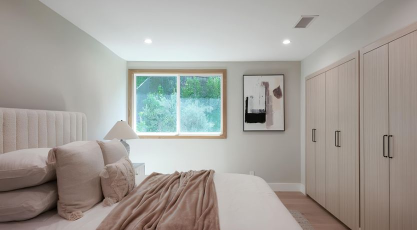 Photo of Studio City Sun