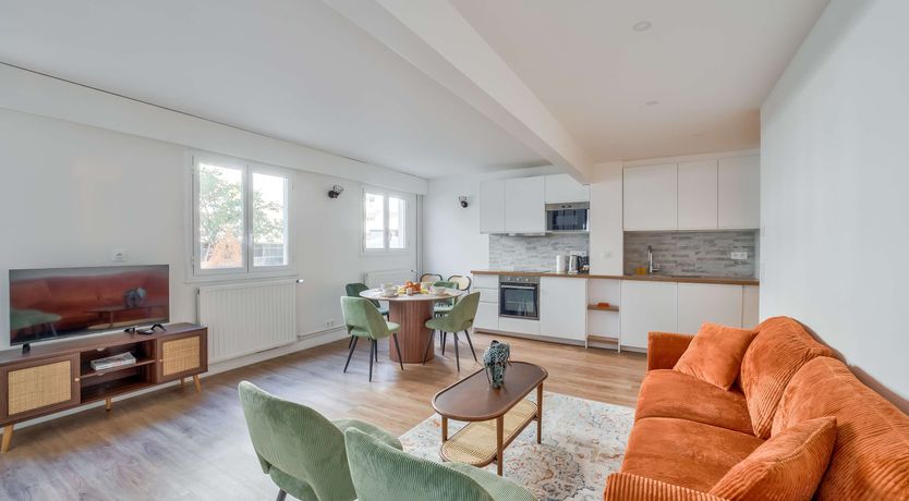 Photo of An Eiffel Walk