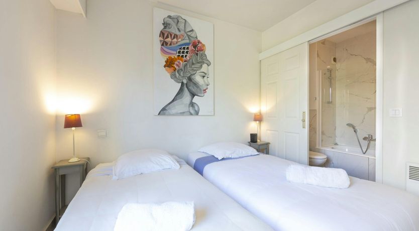 Photo of Harbour & Pearl