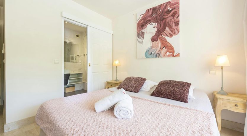 Photo of Harbour & Pearl