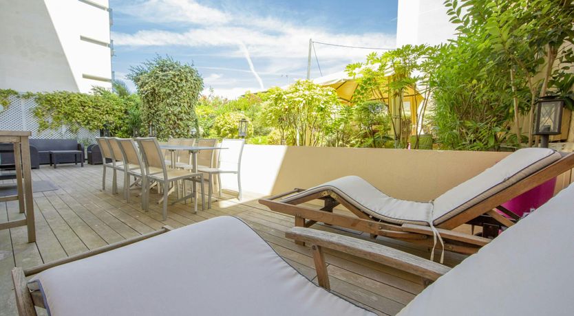 Photo of Harbour & Pearl