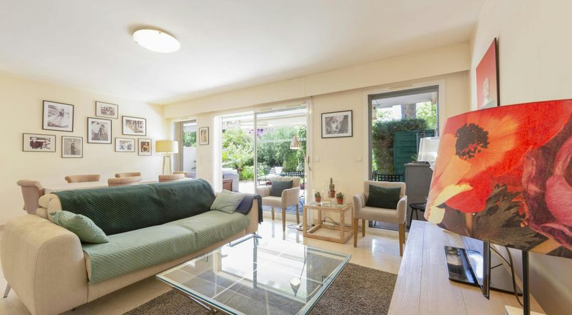 Photo of Harbour & Pearl