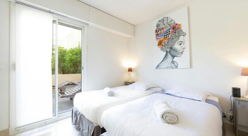 Photo of Harbour & Pearl