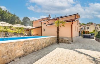 Matej Apartment 2 Holiday Home