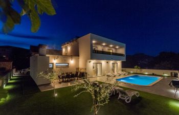 Zlatne NiTi Holiday Home