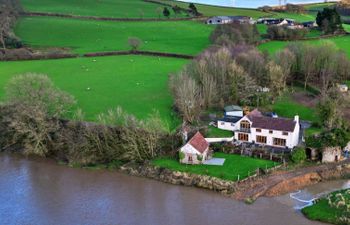 Lower Netherdowns Holiday Home