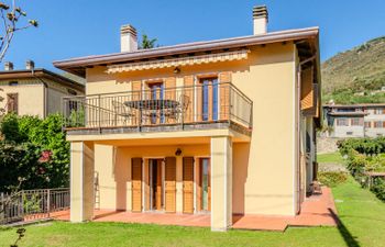 Letizia Holiday Home