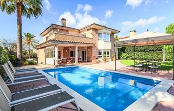 Bertoni Golf & Sea Holiday Home