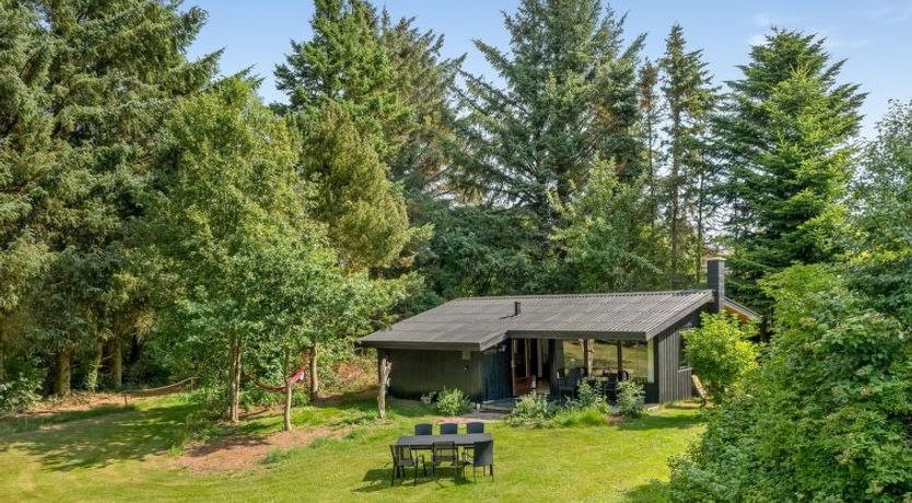 Photo of "Wenche" - 840m from the sea