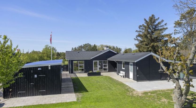 Photo of "Herwarth" - 400m from the sea