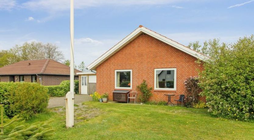 Photo of "Fiola" - 20km from the sea