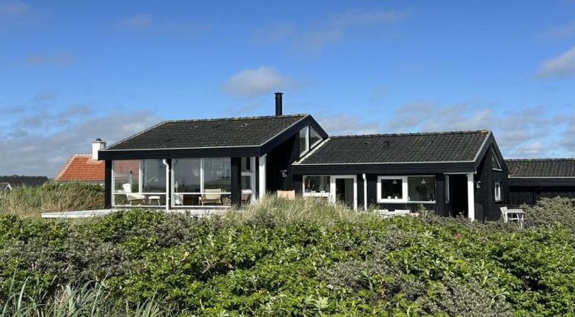 Photo of "Annaliese" - 175m from the sea