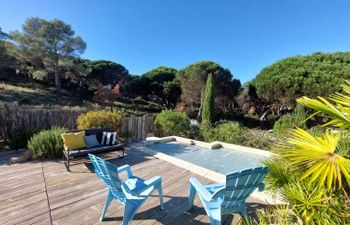 Les Pins Holiday Home