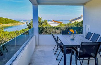Elvira Holiday Home
