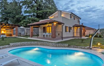 Orhidea Holiday Home