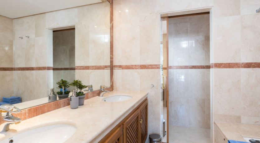 Photo of Perla Blanca