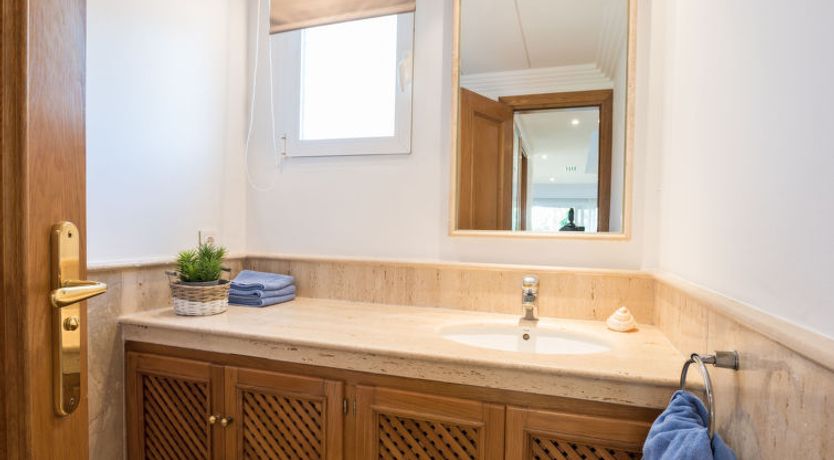 Photo of Perla Blanca