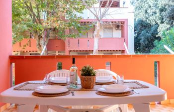 Ostrica Holiday Home