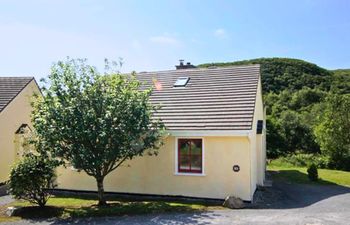 93 Clifden Glen Set within the rolling green grounds is Holiday Home