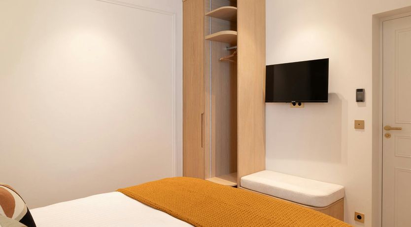 Photo of French Muse