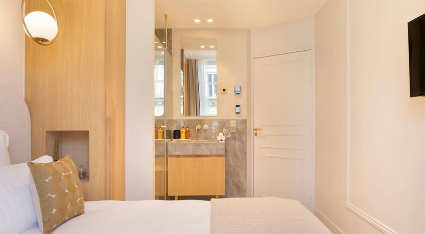 Photo of French Muse